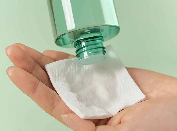 SKIN1004 - Madagascar Centella Tea-Trica Purifying Toner (210 mL).