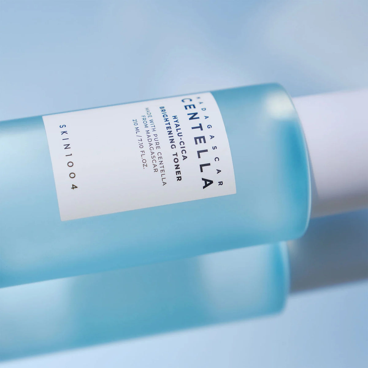 SKIN1004 - Madagascar Centella Hyalu-Cica Brightening Toner (210 mL).