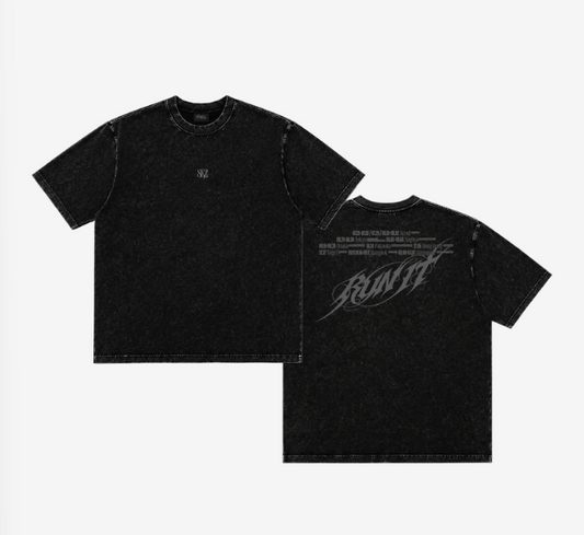 (PRE-ORDER 2026-11-16) Stray Kids - [Stray Kids World Tour <RUN IT SEOUL> Merch] T-SHIRT - RUN IT (POB Included Based on Order Amount)