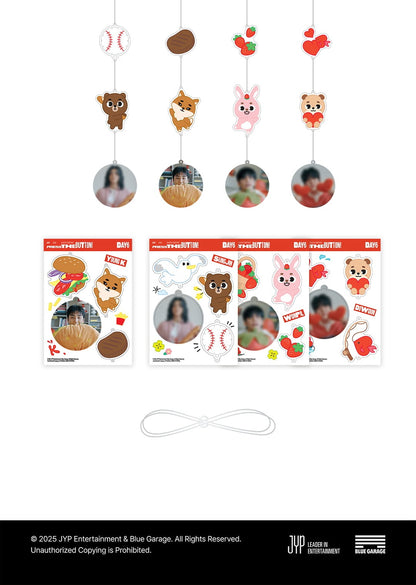 (PRE-ORDER 2025-12-22) Day6 - 2026 Season's Greetings [PRESS THE BUTTON] (POB - Photocard Set)(💝 K-Towns 2026 Season's Greetings Event!)