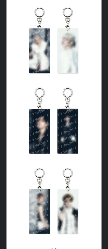 (PRE-ORDER 2026-11-16) Stray Kids - [Stray Kids World Tour <RUN IT SEOUL> Merch] SECRET ACRYLIC KEYRING - RUN IT (POB Included Based on Order Amount)