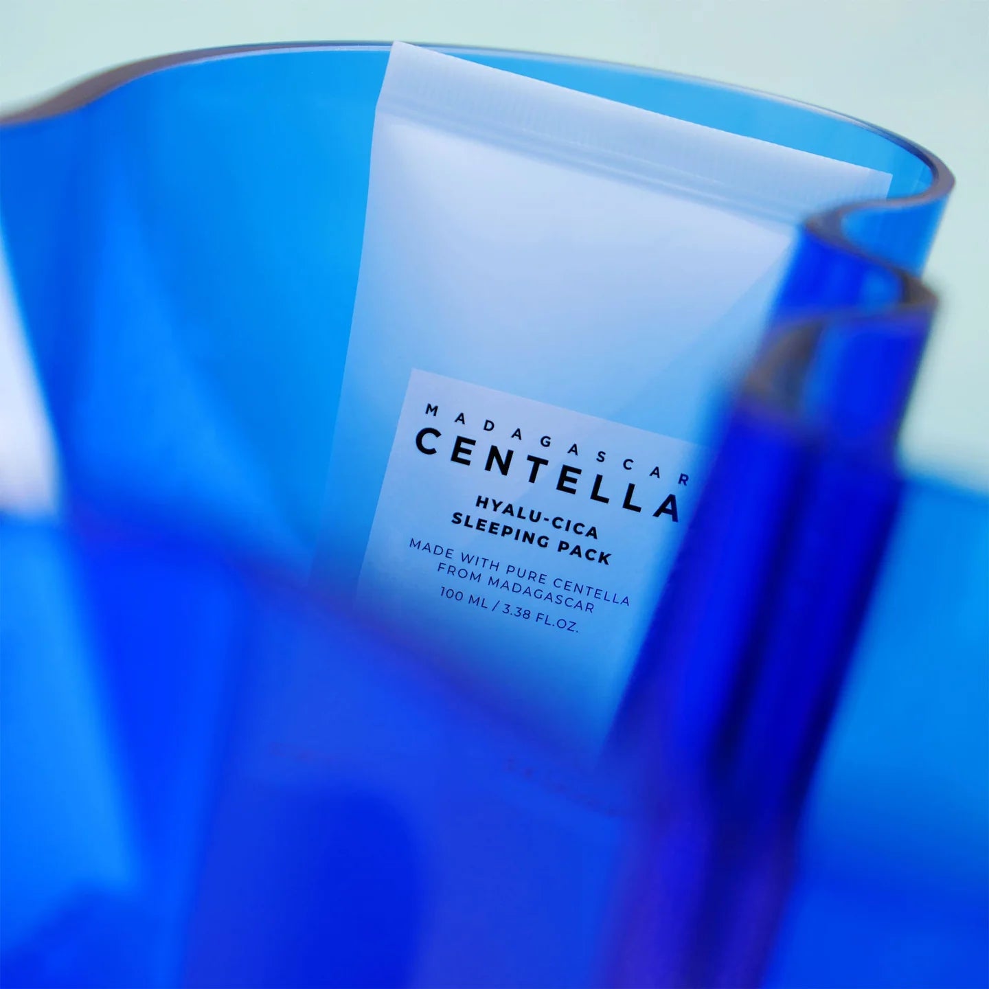 SKIN1004 - Madagascar Centella Hyalu-Cica Sleeping Pack (100 mL).